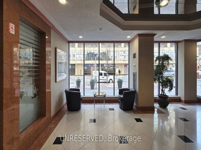1711 - 633 Bay St