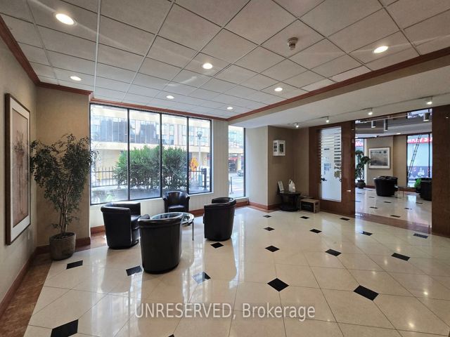 1711 - 633 Bay St