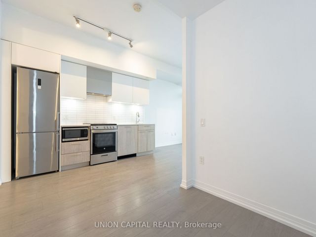 4515 - 251 Jarvis St
