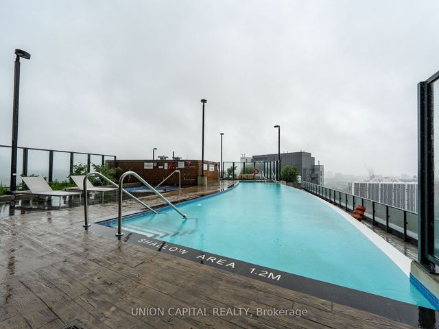 4515 - 251 Jarvis St