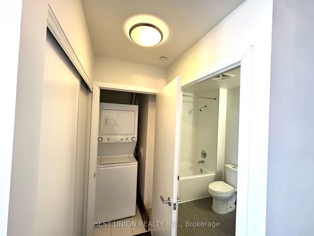 #505 - 66 Forest Manor Rd