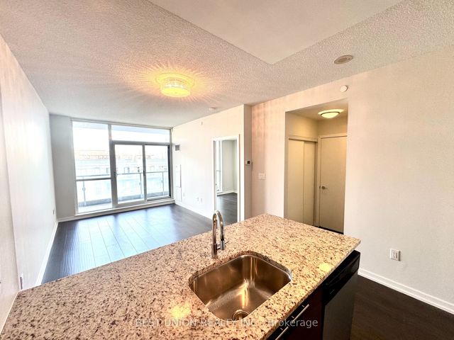 #505 - 66 Forest Manor Rd
