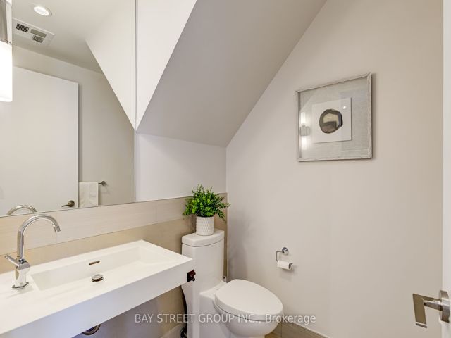 #207 - 390 Cherry St