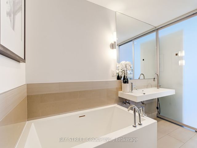 #207 - 390 Cherry St