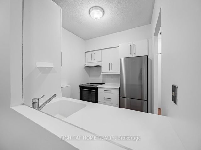405 - 25 Grenville St