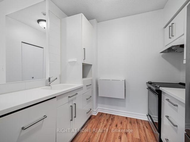 405 - 25 Grenville St