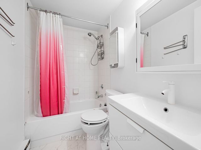 405 - 25 Grenville St