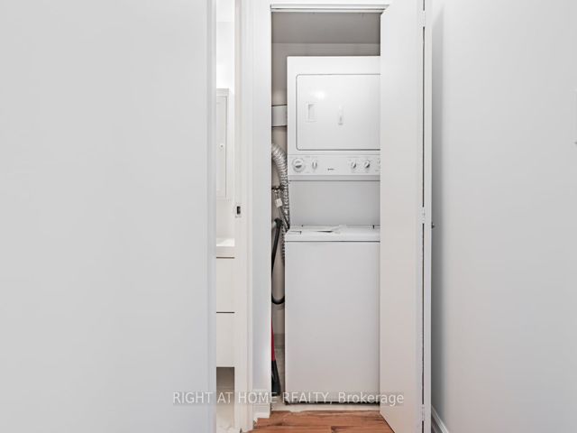 405 - 25 Grenville St