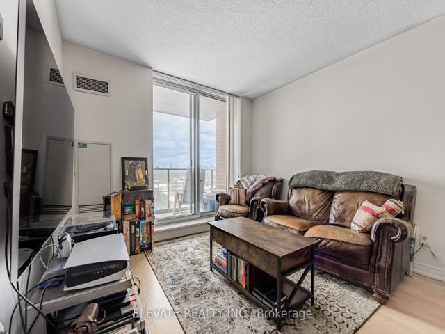 716 - 1369 Bloor St W