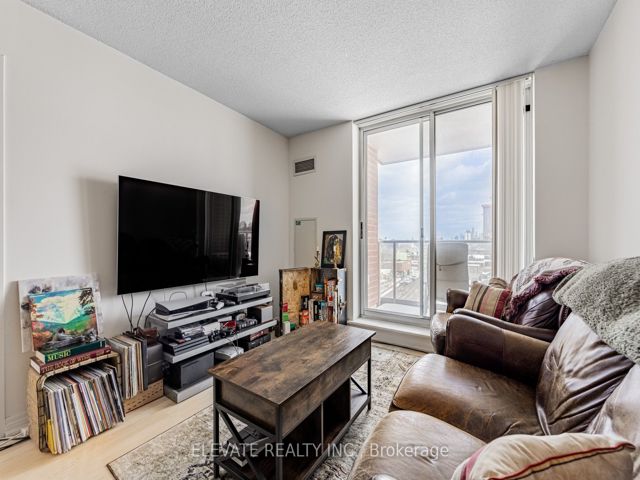 716 - 1369 Bloor St W