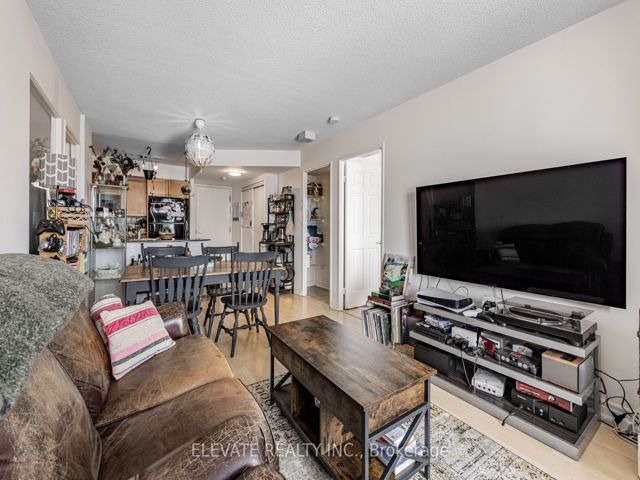 716 - 1369 Bloor St W