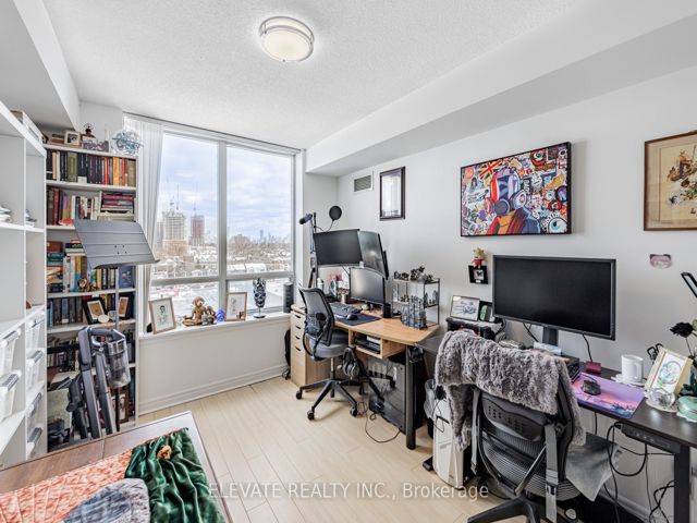 716 - 1369 Bloor St W