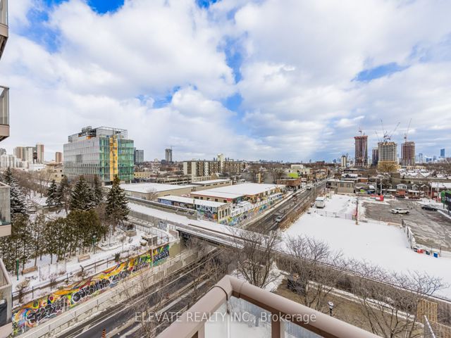 716 - 1369 Bloor St W