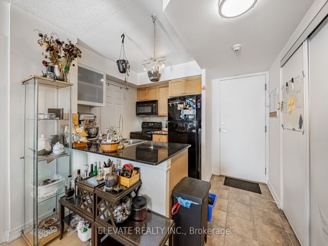 716 - 1369 Bloor St W