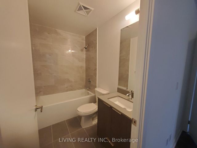 902 - 32 Forest Manor Rd