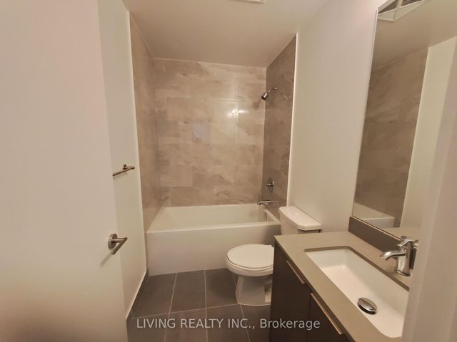 902 - 32 Forest Manor Rd