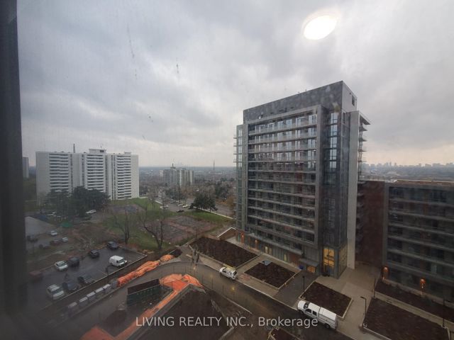 902 - 32 Forest Manor Rd