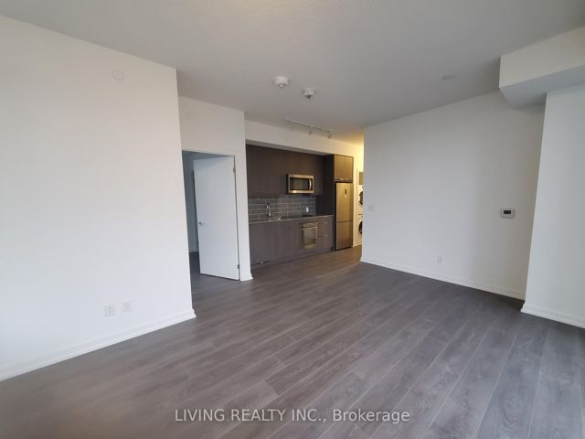 902 - 32 Forest Manor Rd