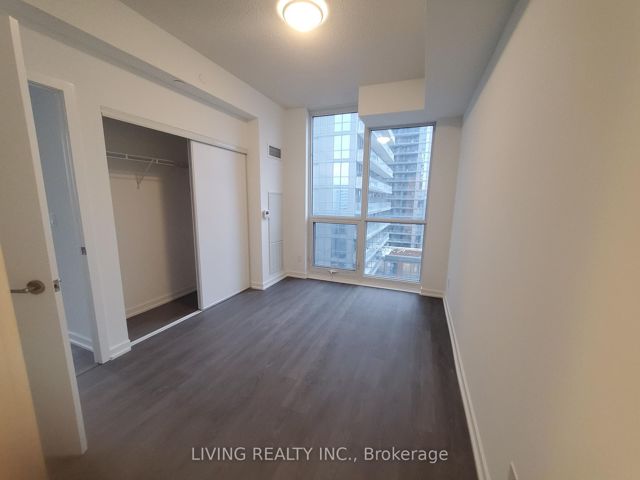 902 - 32 Forest Manor Rd