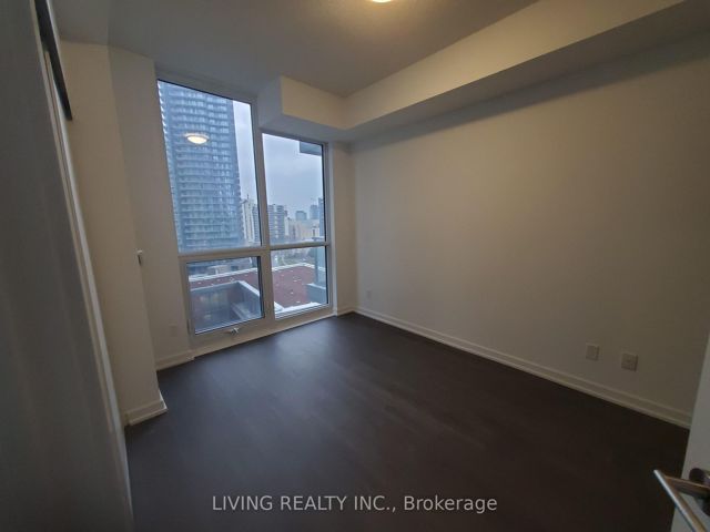 902 - 32 Forest Manor Rd