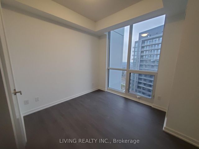 902 - 32 Forest Manor Rd