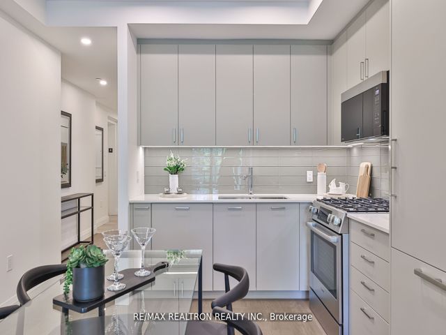 403 - 285 Avenue Rd