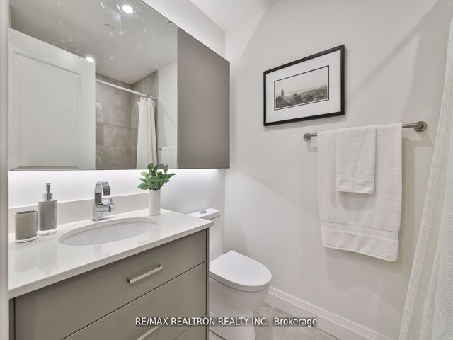 403 - 285 Avenue Rd