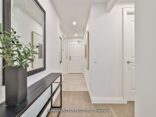 403 - 285 Avenue Rd
