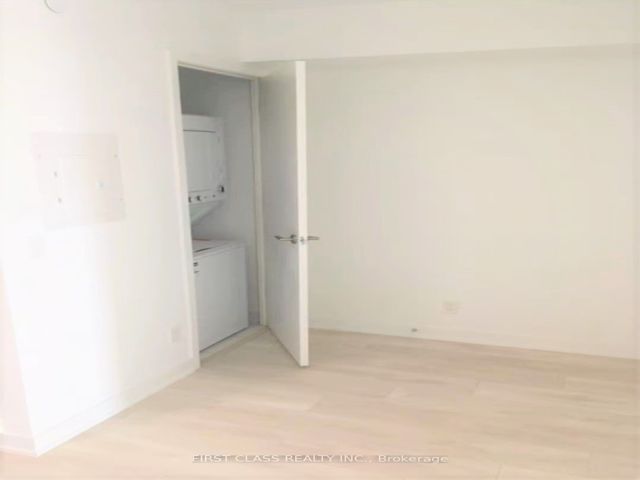 1508 - 501 Yonge St