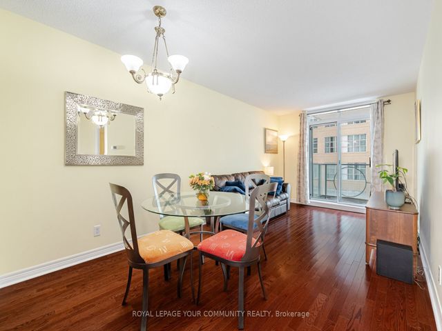 506 - 212 Eglinton Ave E