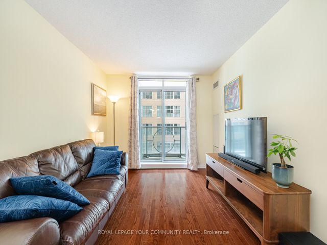 506 - 212 Eglinton Ave E