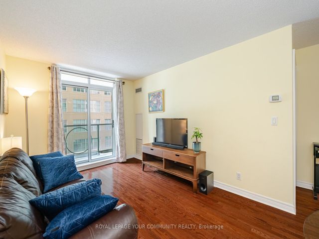 506 - 212 Eglinton Ave E