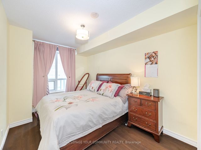 506 - 212 Eglinton Ave E