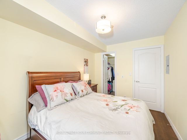 506 - 212 Eglinton Ave E