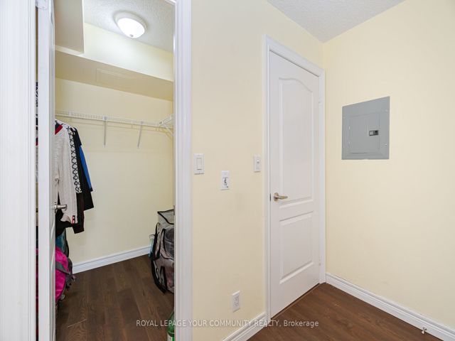 506 - 212 Eglinton Ave E