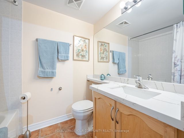 506 - 212 Eglinton Ave E