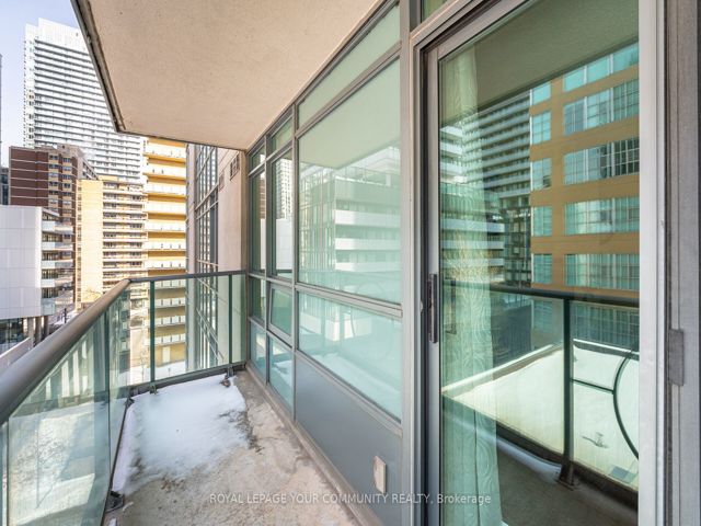 506 - 212 Eglinton Ave E