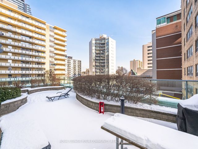 506 - 212 Eglinton Ave E