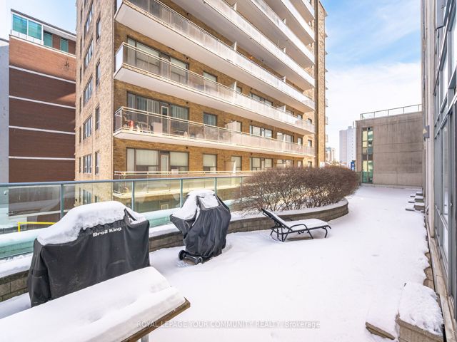 506 - 212 Eglinton Ave E