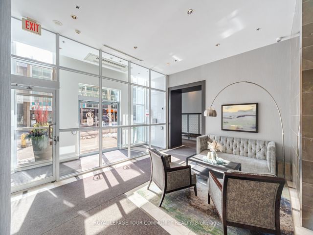 506 - 212 Eglinton Ave E