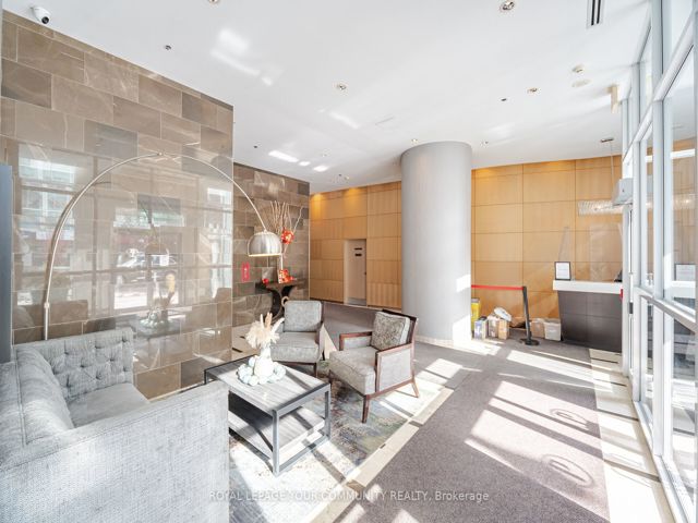 506 - 212 Eglinton Ave E