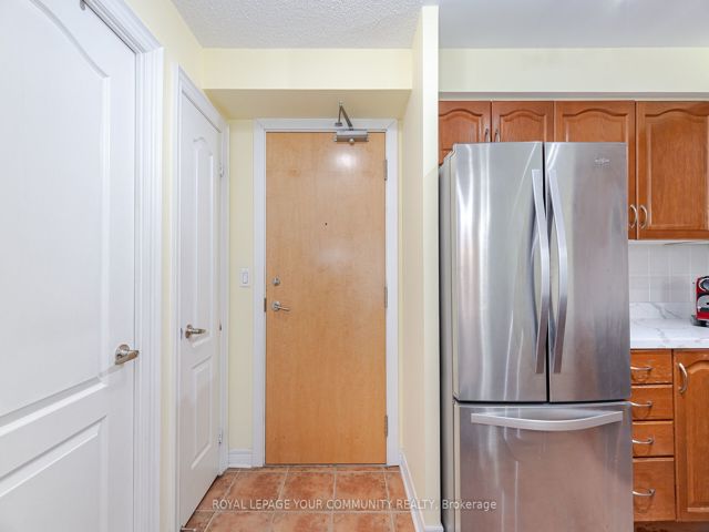 506 - 212 Eglinton Ave E