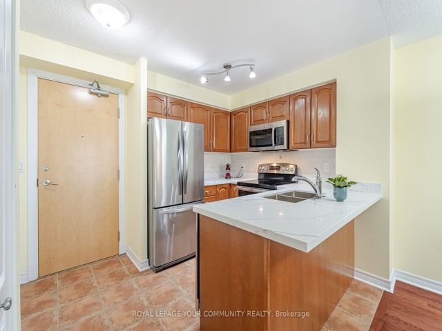 506 - 212 Eglinton Ave E