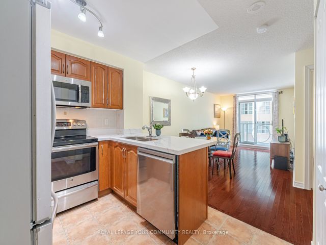 506 - 212 Eglinton Ave E