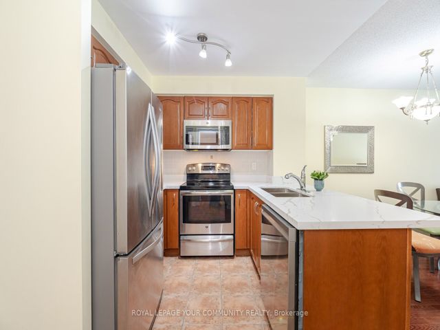 506 - 212 Eglinton Ave E