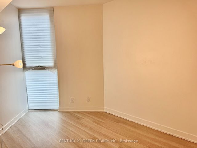 502 - 30 Tretti Way