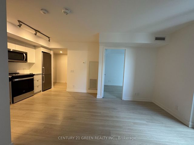 502 - 30 Tretti Way