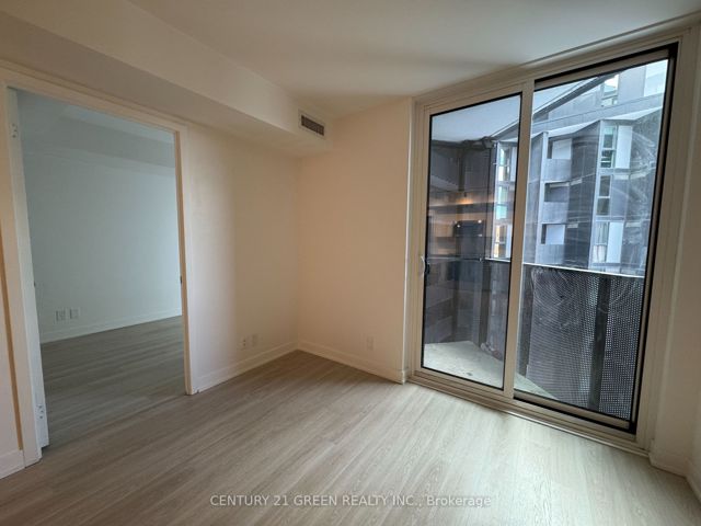 502 - 30 Tretti Way