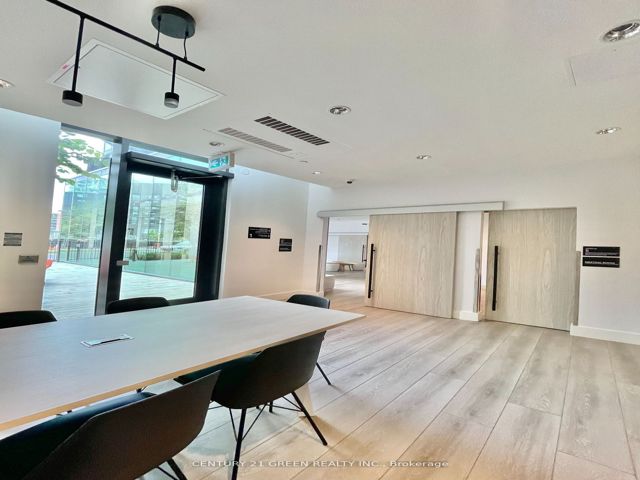 502 - 30 Tretti Way
