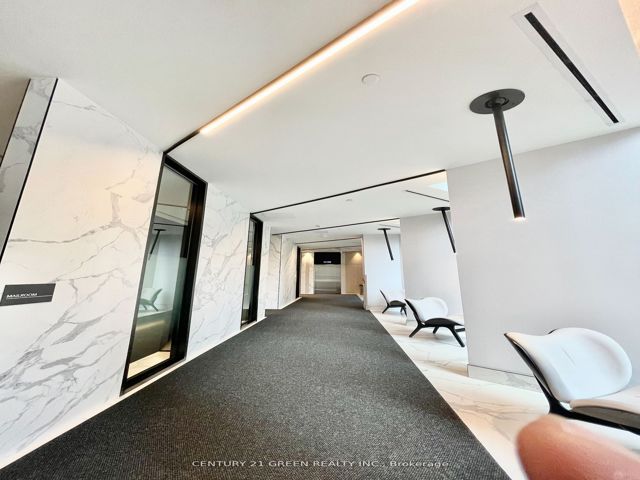 502 - 30 Tretti Way